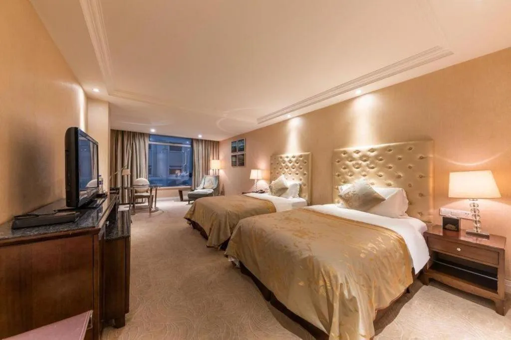 Bed in Dongfang Jianguo Hotel Wuhan