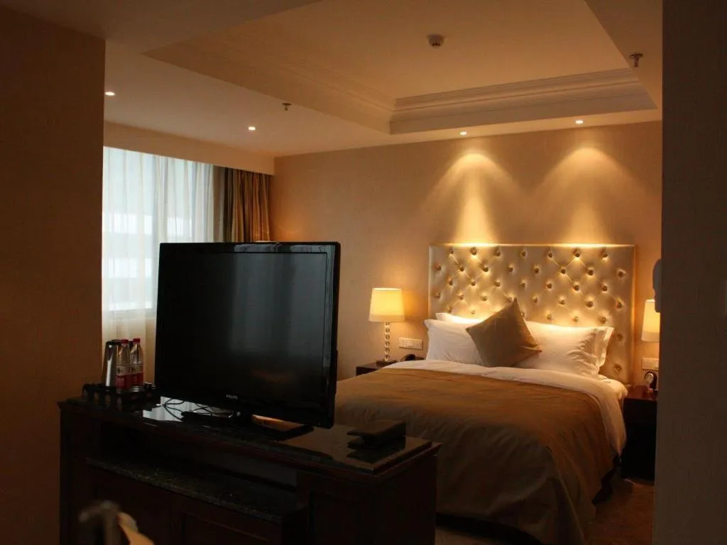 Bed in Dongfang Jianguo Hotel Wuhan