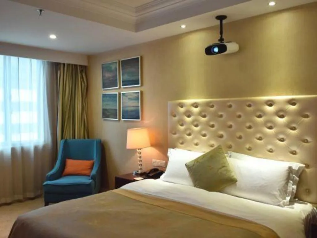 Bed in Dongfang Jianguo Hotel Wuhan