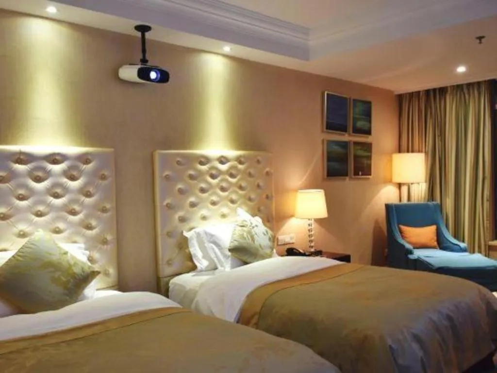 Bed in Dongfang Jianguo Hotel Wuhan