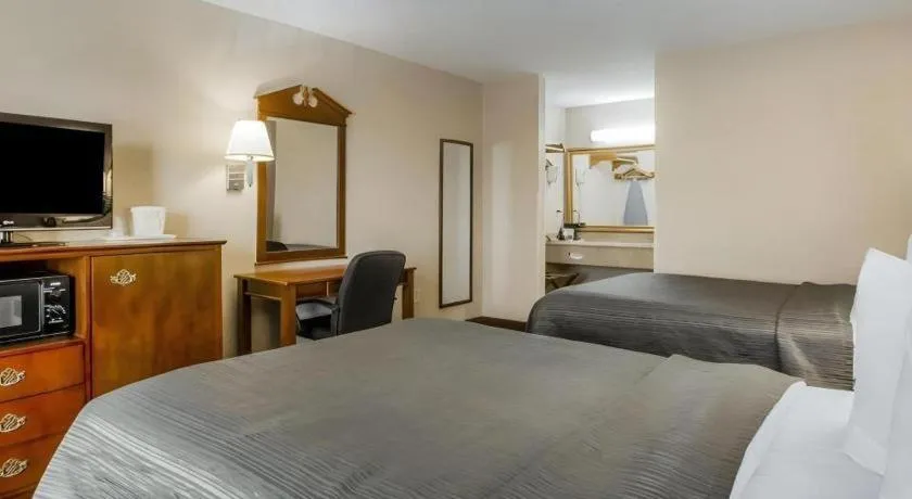 Bed in Quality Inn Reidsville Hwy 29