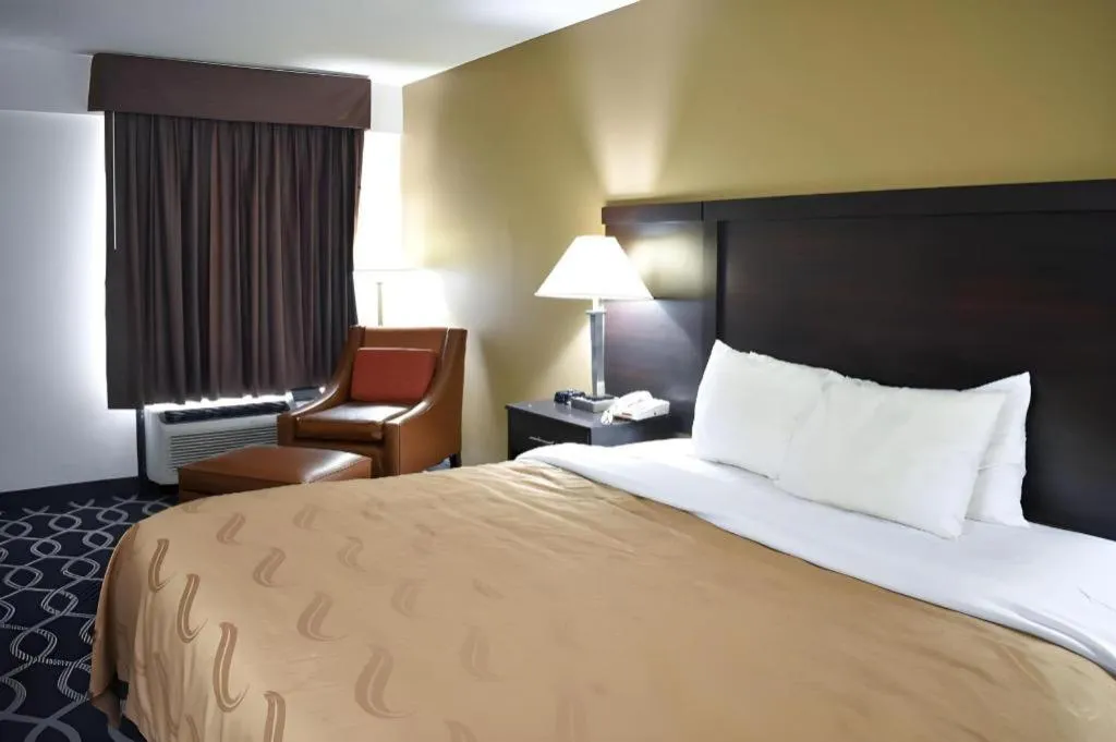 Bed in Quality Inn Reidsville Hwy 29