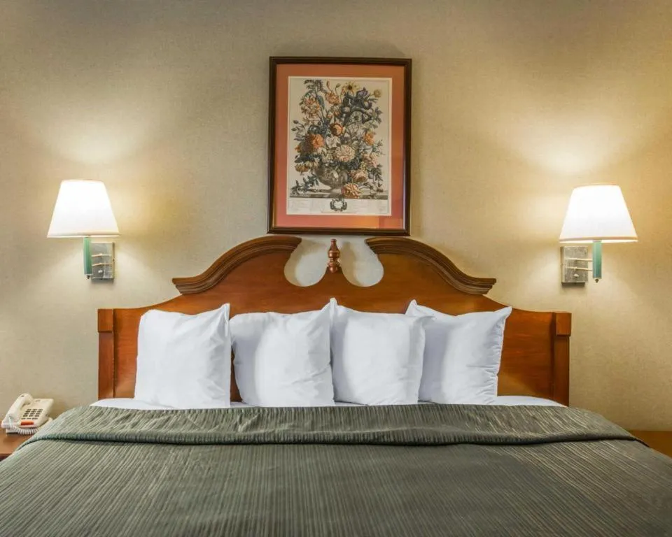 Bed in Quality Inn Reidsville Hwy 29