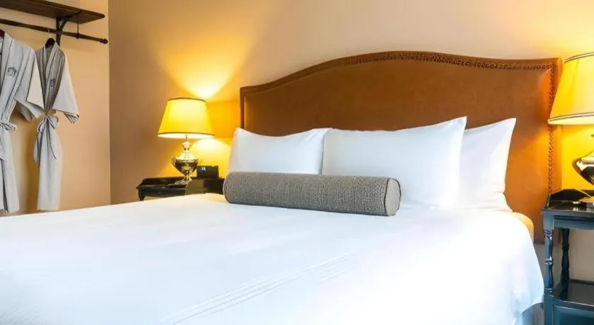 Bed in Hotel Normandie Los Angeles