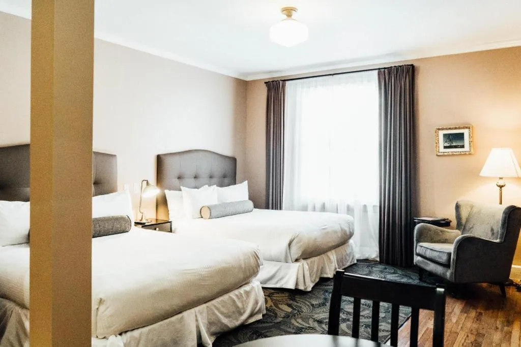 Bed in Hotel Normandie Los Angeles