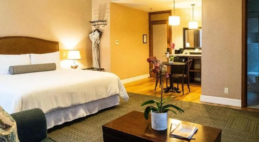 Bed in Hotel Normandie Los Angeles