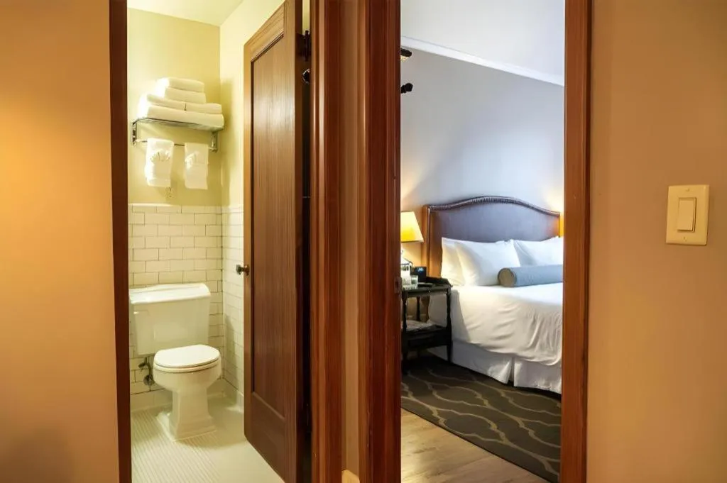 Bed in Hotel Normandie Los Angeles