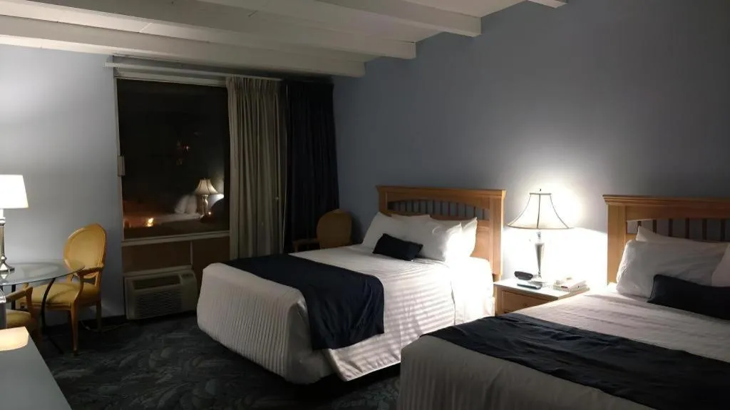 Bed in Highland Gardens Hotel