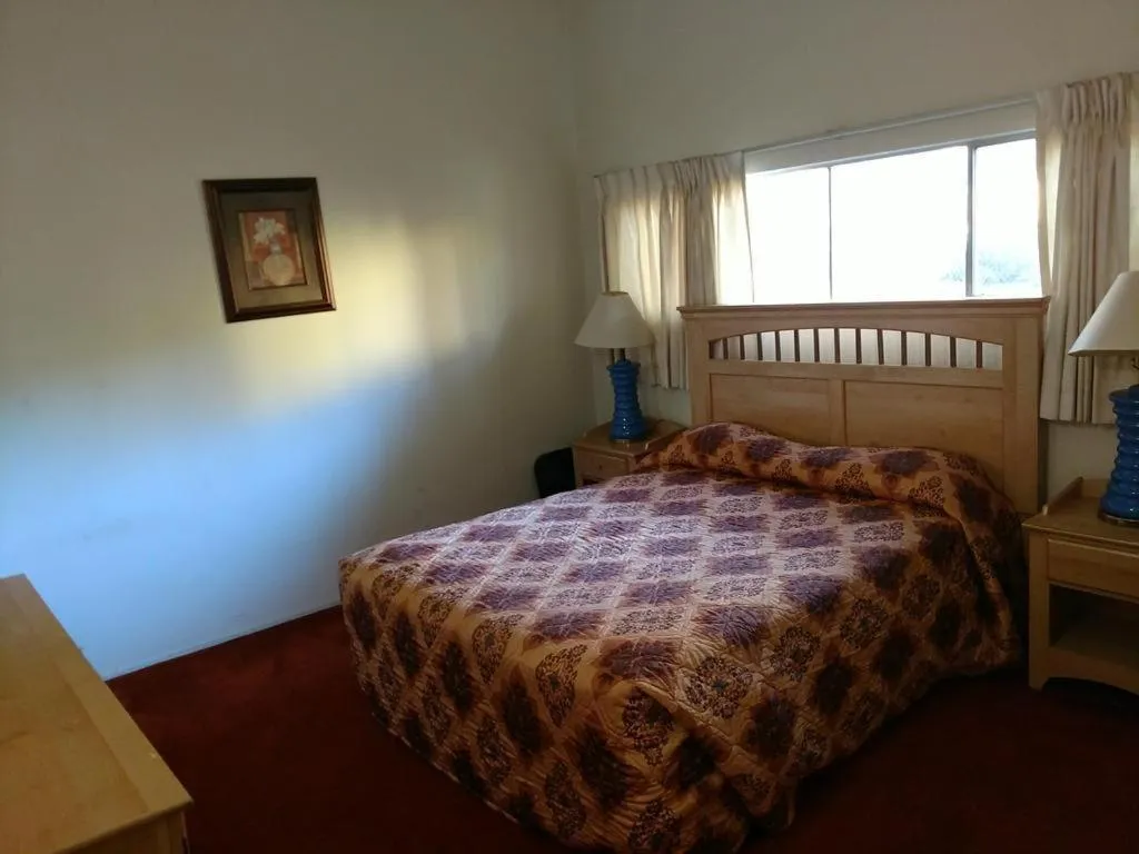 Bed in Highland Gardens Hotel