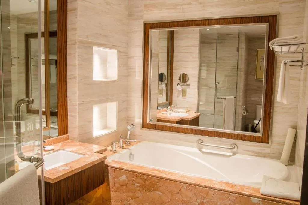 Ramada Plaza Huizhou East Hotel