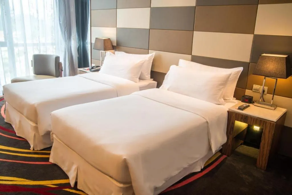Bed in Ramada Plaza Huizhou East Hotel