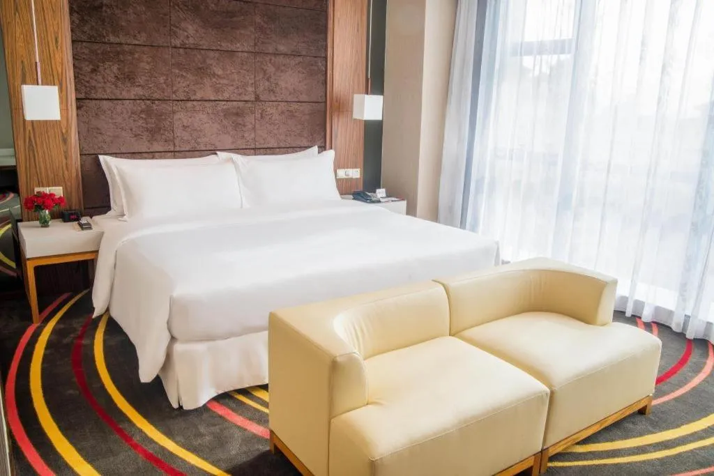 Bed in Ramada Plaza Huizhou East Hotel