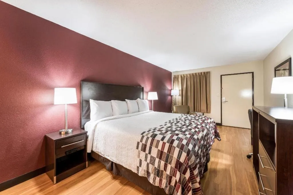 Bed in Red Roof Inn Lexington, NC