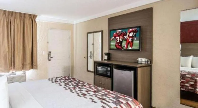 Bed in Red Roof Inn Lexington, NC