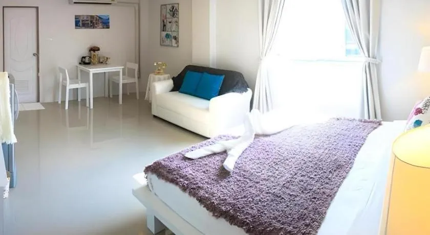 Bed in Chic Hotel Suratthani