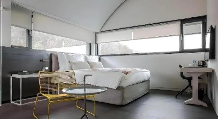 Bed in Everrich Hotel