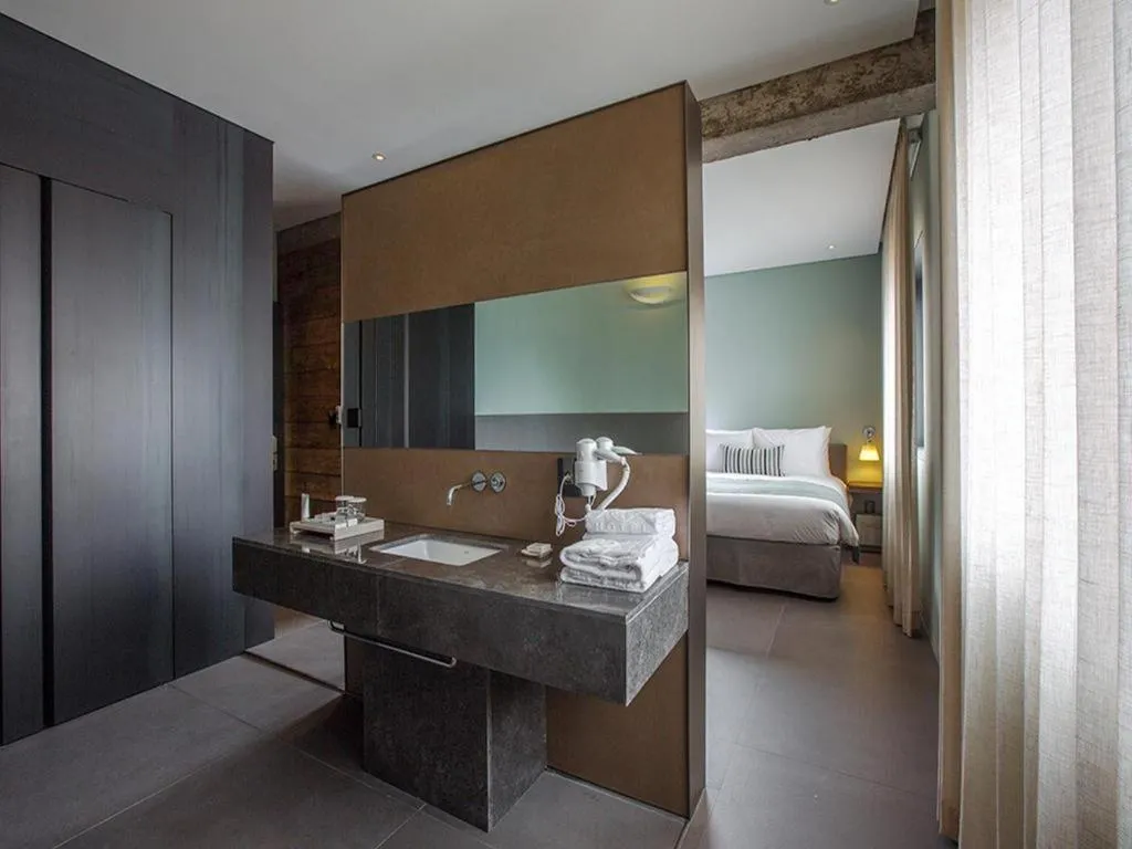 Bed in Everrich Hotel