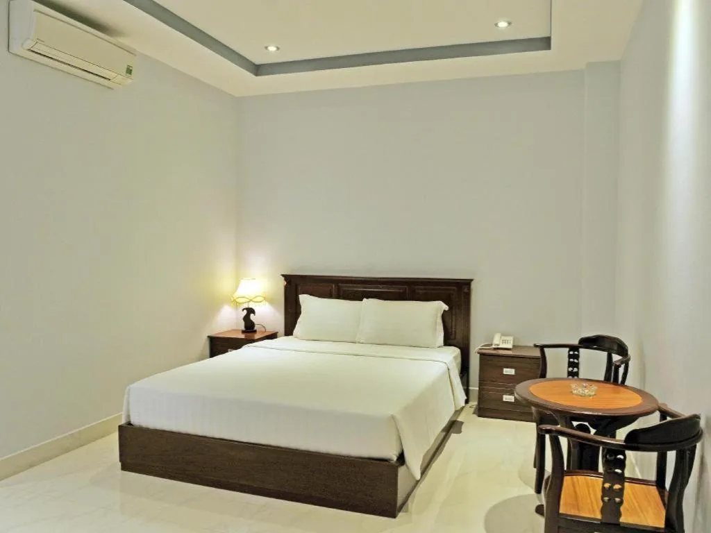 Bed in Phoenix Hotel Saigon