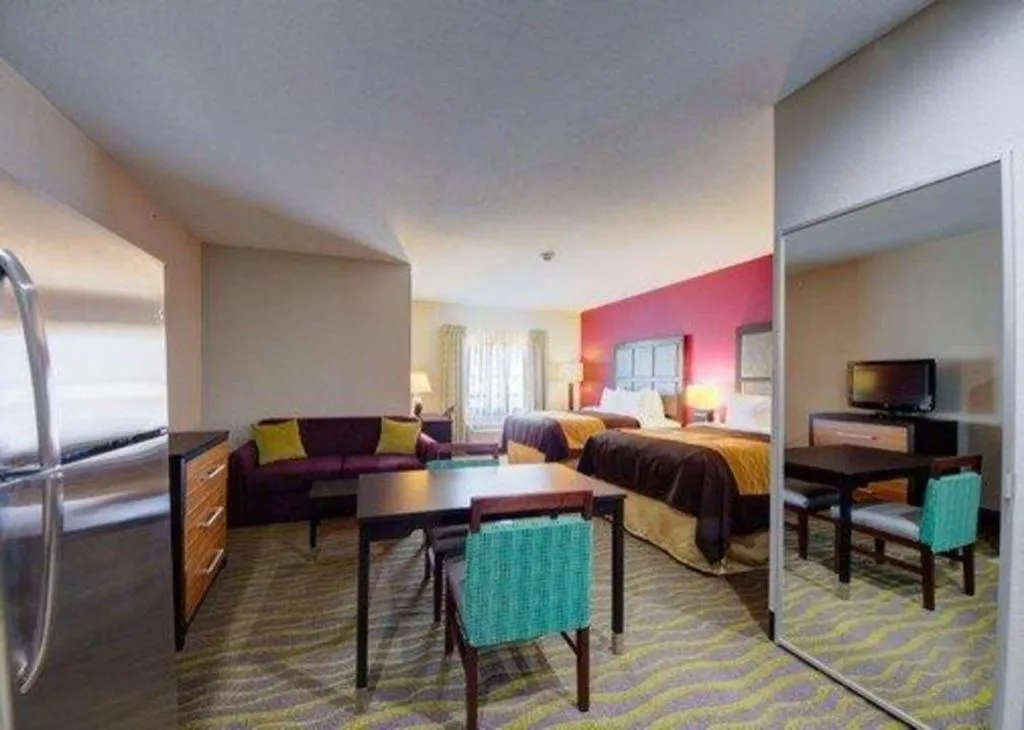 Bed in Comfort Inn & Suites Tulsa I-44 West - Rt 66