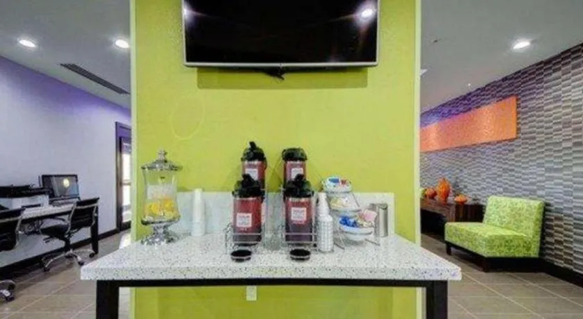 Comfort Inn & Suites Tulsa I-44 West - Rt 66