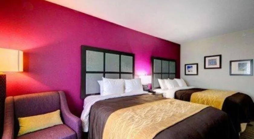 Bed in Comfort Inn & Suites Tulsa I-44 West - Rt 66