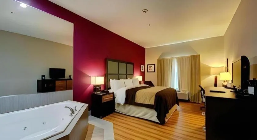 Bed in Comfort Inn & Suites Tulsa I-44 West - Rt 66