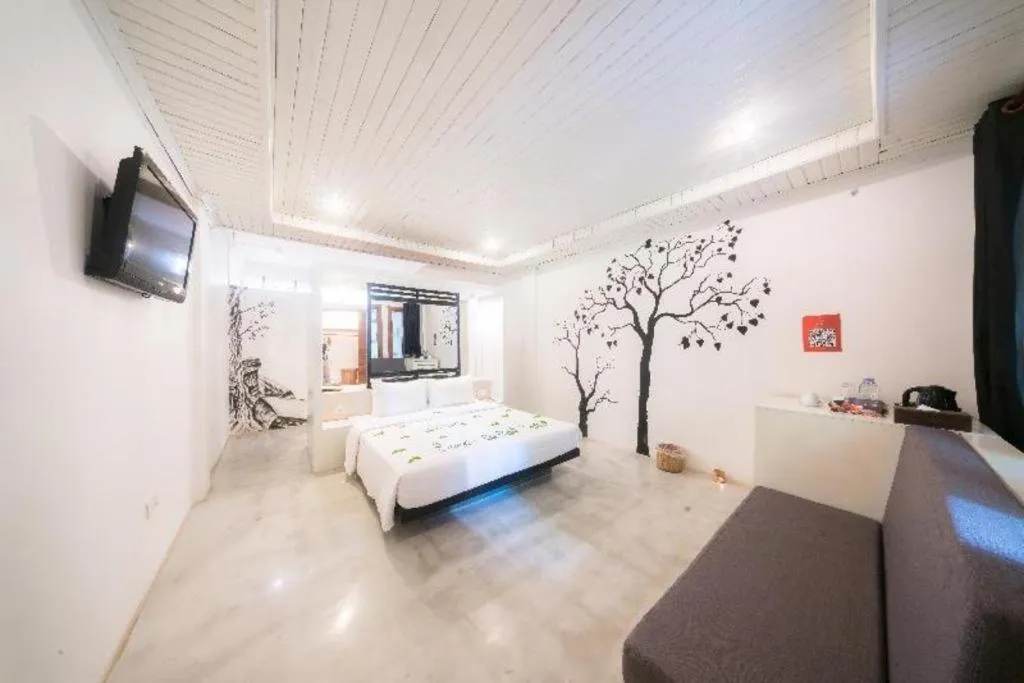 Bed in La Residence Blanc D' Angkor