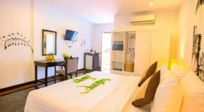 Bed in La Residence Blanc D' Angkor