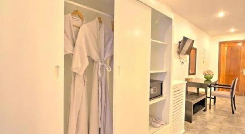 La Residence Blanc D' Angkor