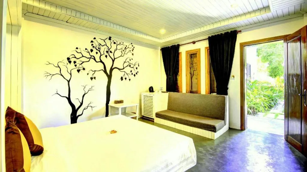 Bed in La Residence Blanc D' Angkor