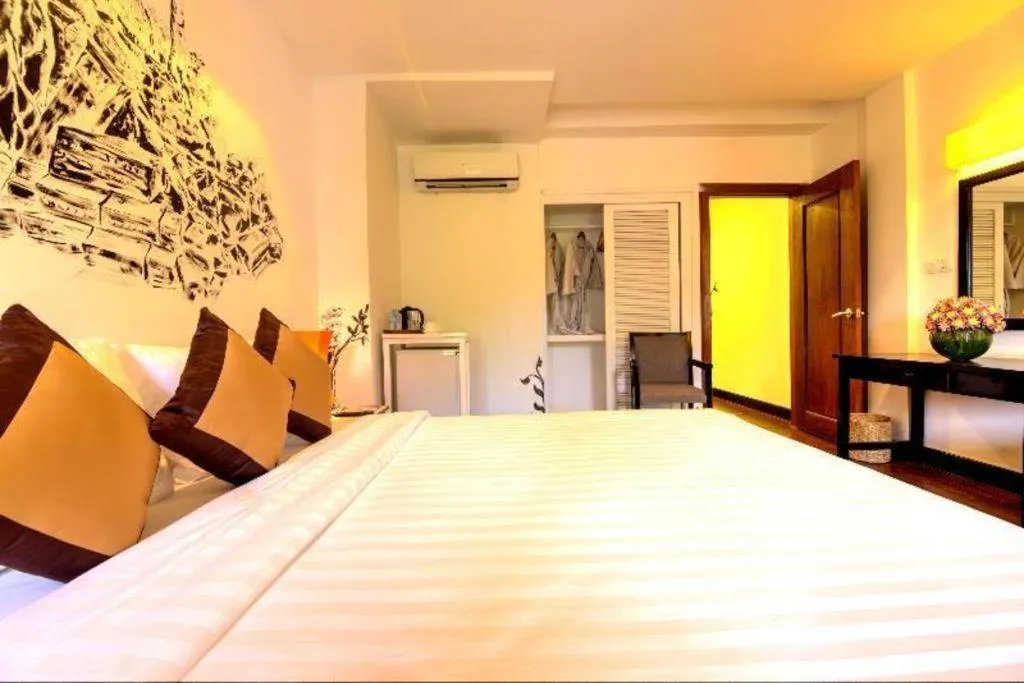 Bed in La Residence Blanc D' Angkor