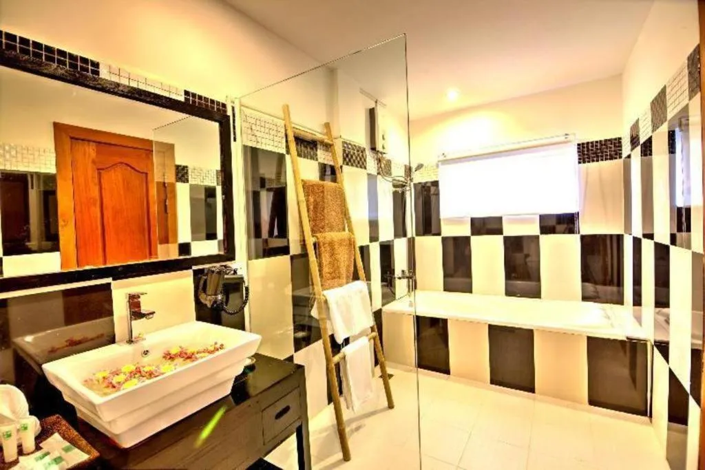 Bed in La Residence Blanc D' Angkor