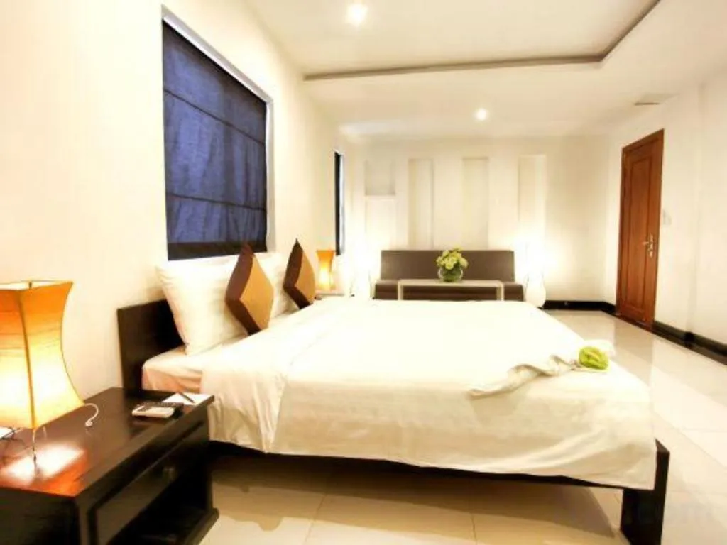 Bed in La Residence Blanc D' Angkor