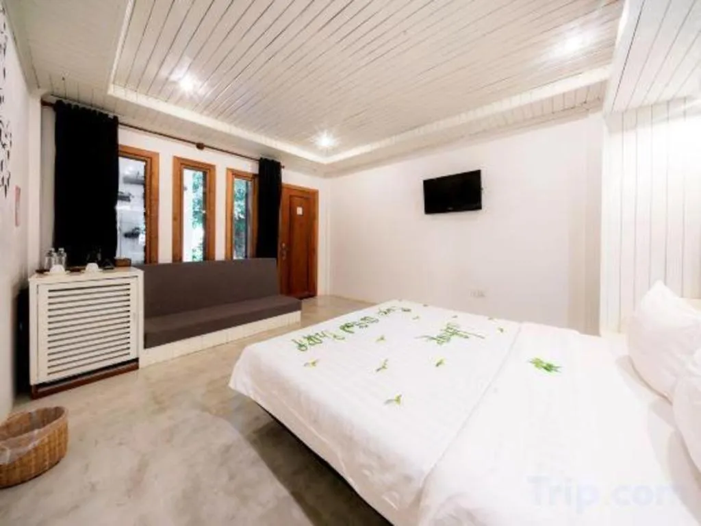 Bed in La Residence Blanc D' Angkor