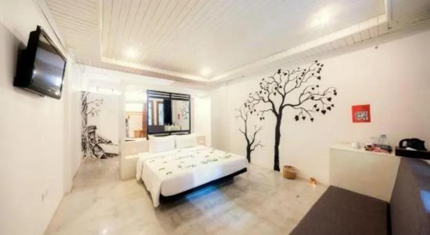 Bed in La Residence Blanc D' Angkor