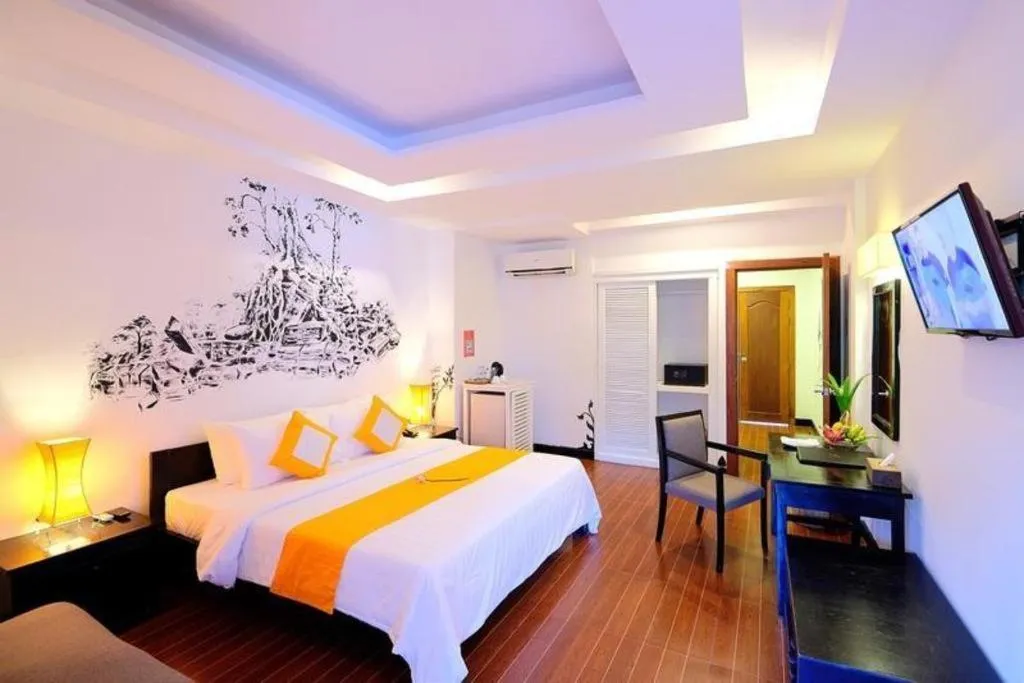 Bed in La Residence Blanc D' Angkor