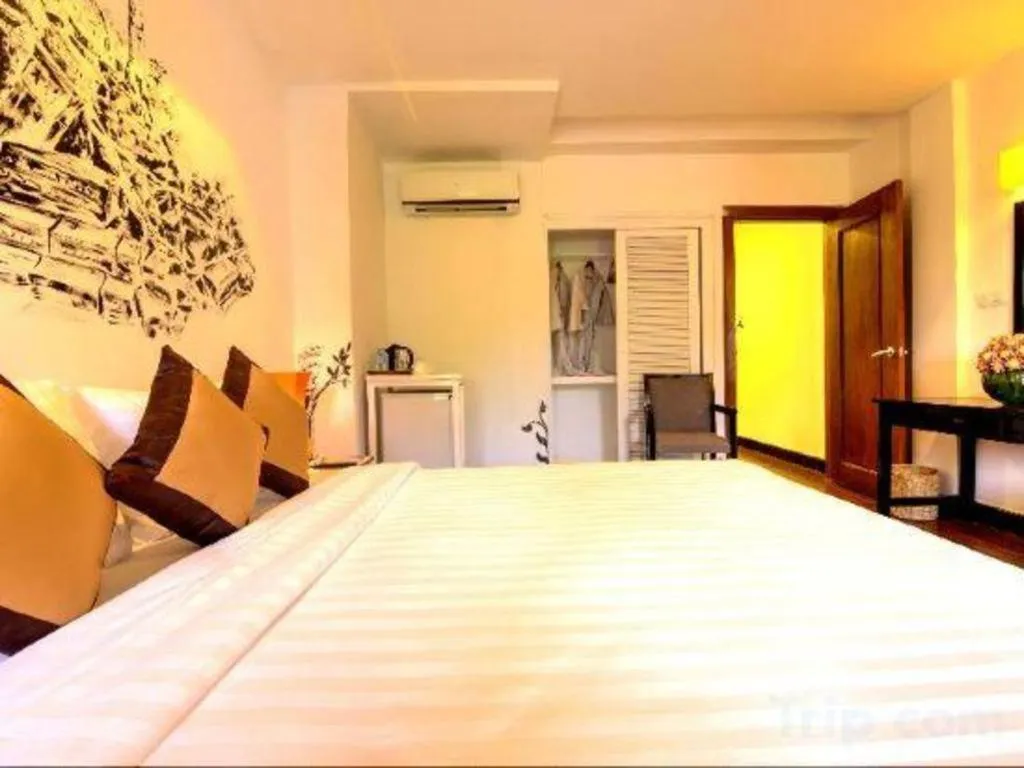 Bed in La Residence Blanc D' Angkor