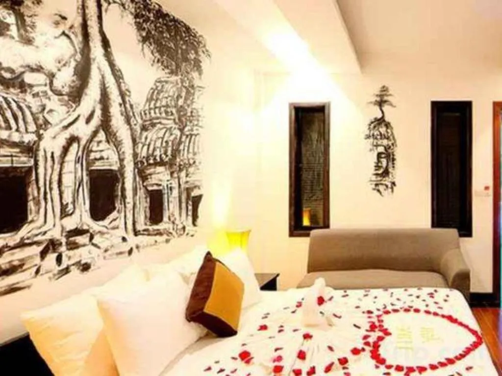 Bed in La Residence Blanc D' Angkor