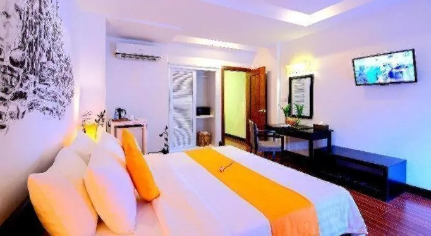 Bed in La Residence Blanc D' Angkor