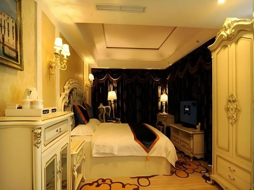 Bed in Chengdu French Theme Gold Palace