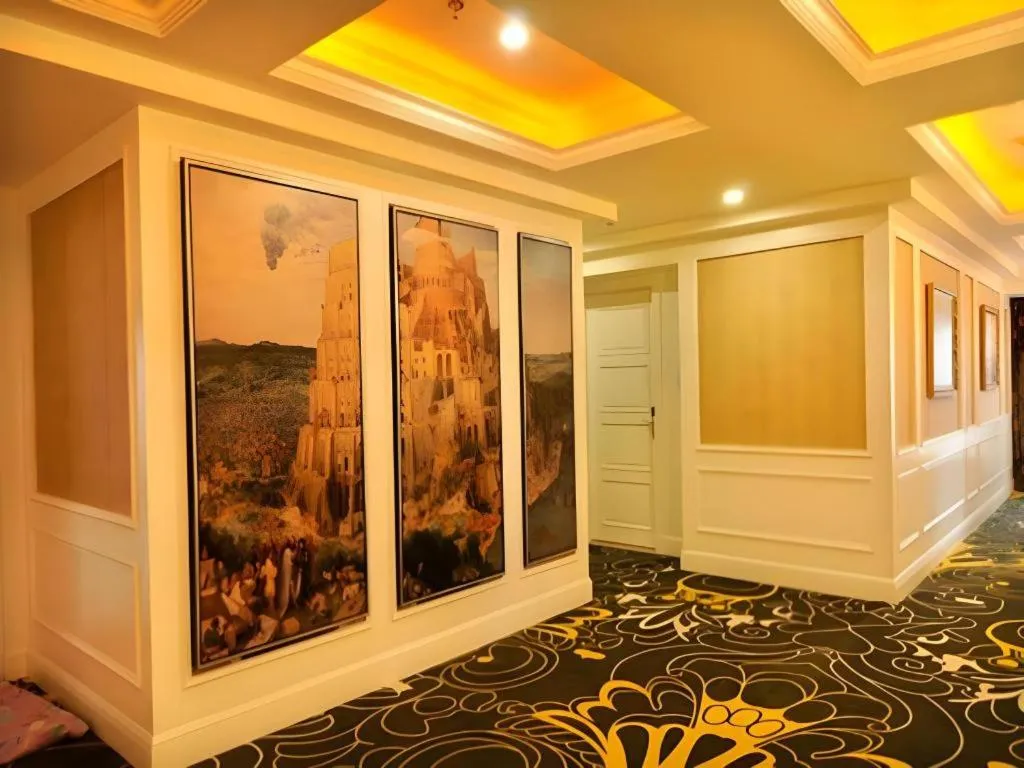 Chengdu French Theme Gold Palace