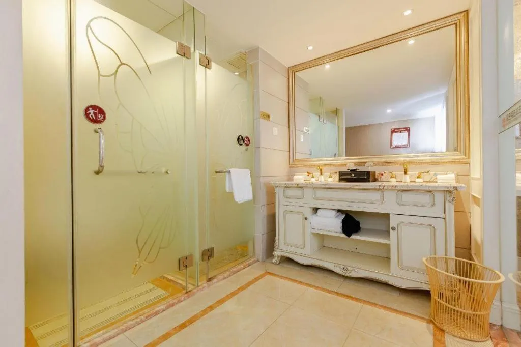 Chengdu French Theme Gold Palace