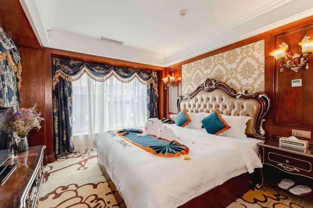 Bed in Chengdu French Theme Gold Palace