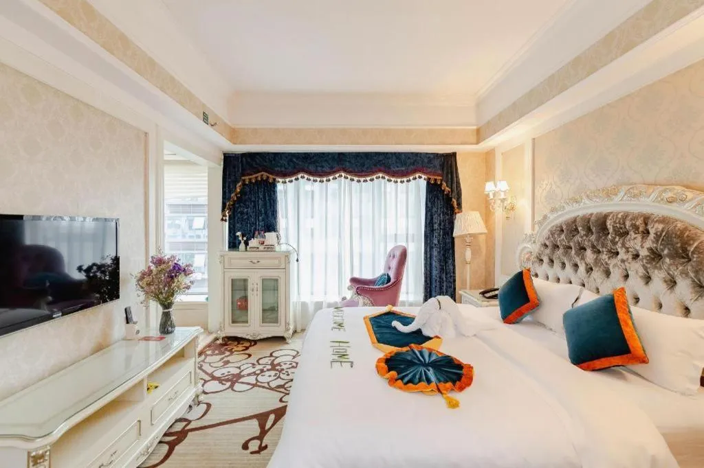 Chengdu French Theme Gold Palace