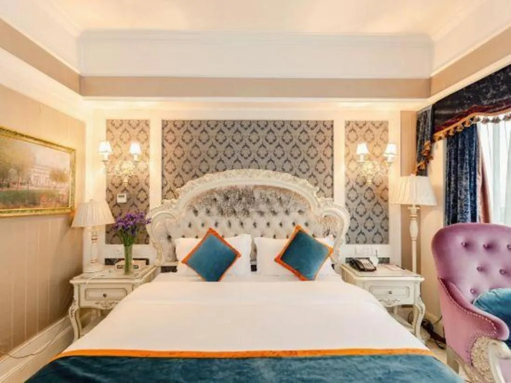 Bed in Chengdu French Theme Gold Palace