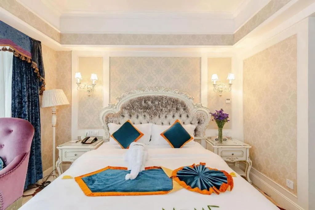 Bed in Chengdu French Theme Gold Palace