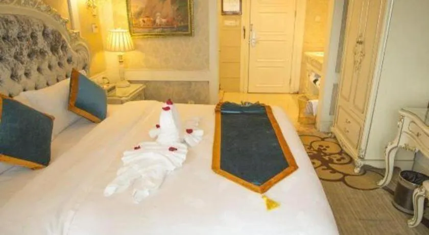 Bed in Chengdu French Theme Gold Palace