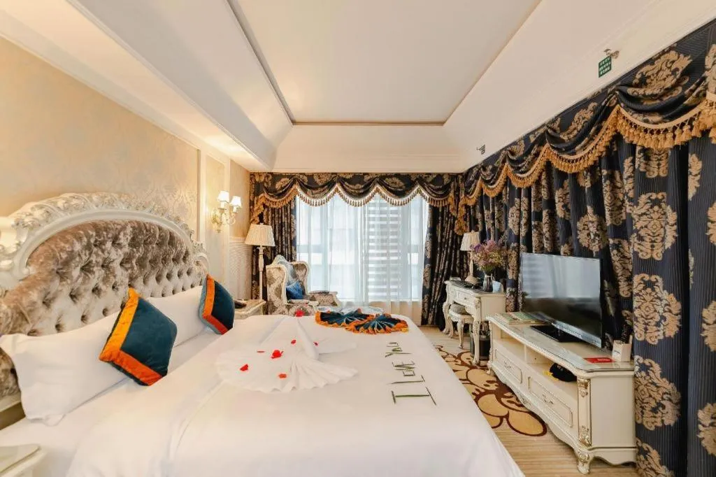 Bed in Chengdu French Theme Gold Palace