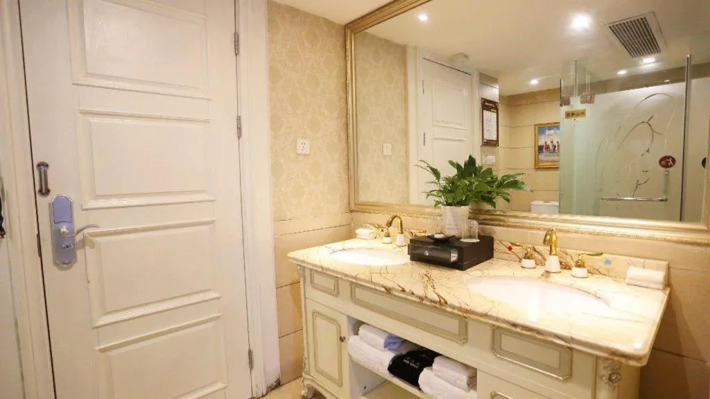 Chengdu French Theme Gold Palace