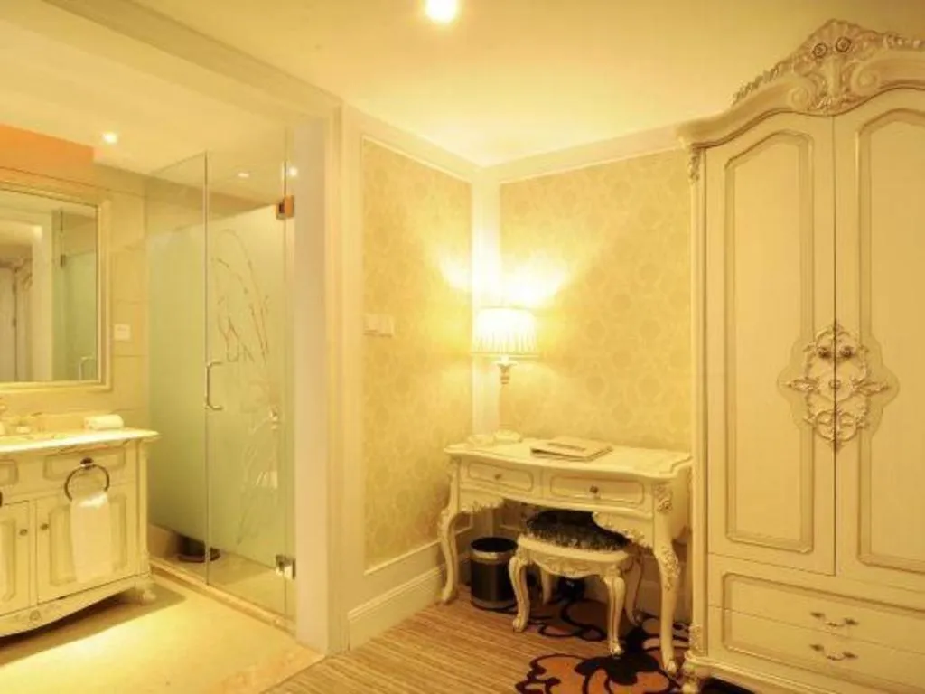 Chengdu French Theme Gold Palace